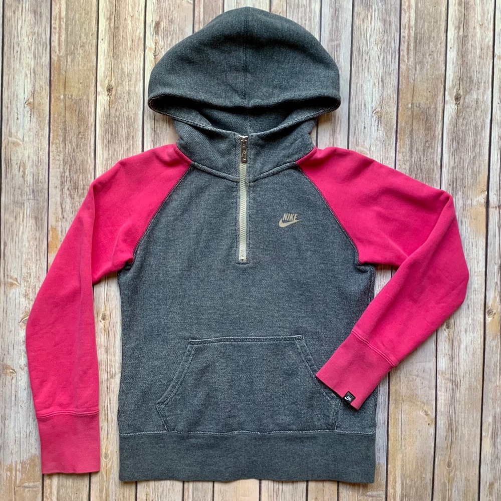 Women’s Nike 1/4 zip pullover hoodie w/ pockets